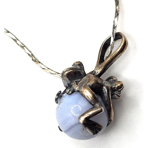 The Cutest Sterling Silver Frogs on Round Agate Ball Pendant 22in - Picture 1 of 6